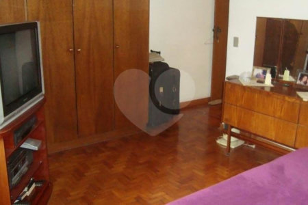 Casa à venda com 3 quartos, sendo 1 suíte,  em Jardim Aeroporto, São Paulo, SP