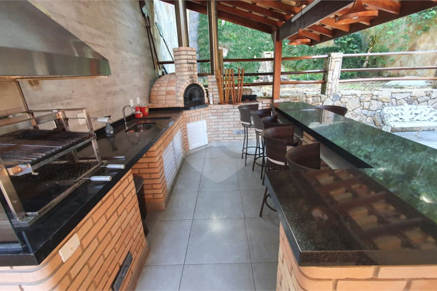 Casa à venda com 3 quartos, sendo 2 suítes, no condomínio Cond Jardim Itatinga, São Paulo - SP