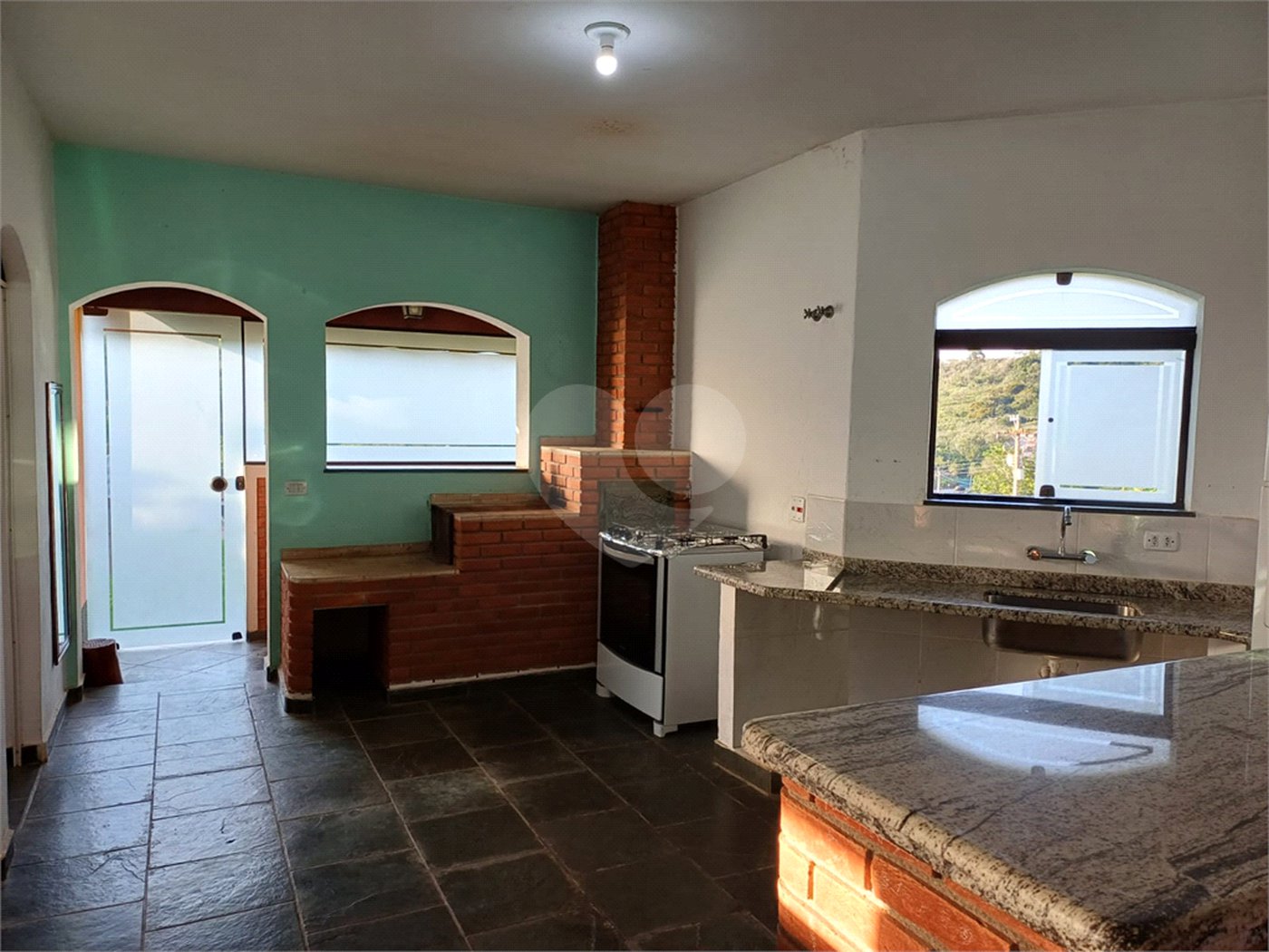 Casa à venda com 3 quartos, sendo 1 suíte, em Alpes D'ouro, Bom Jesus dos Perdões, SP