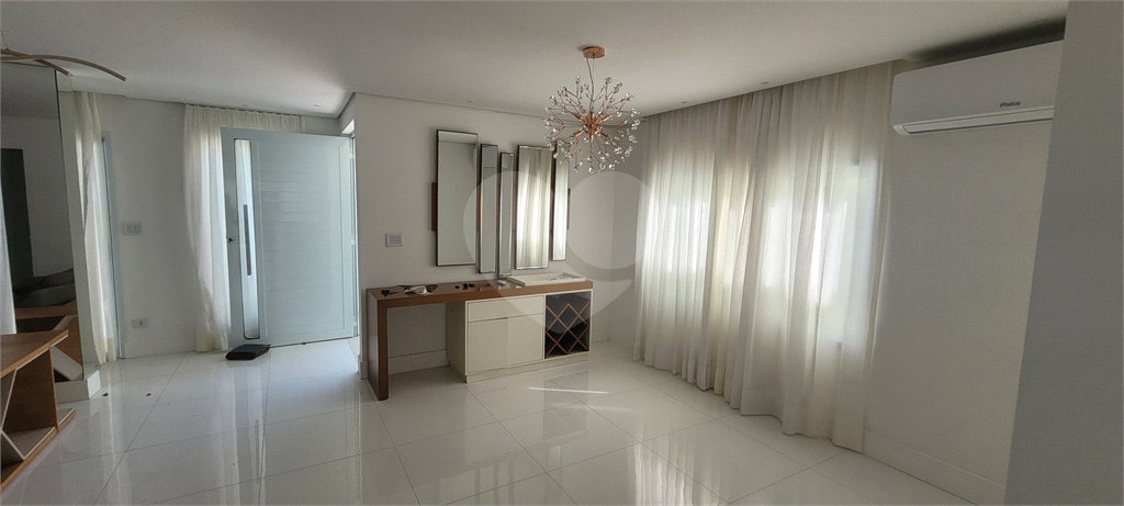 Sobrado à venda com 4 quartos, sendo 2 suítes, em Vila Irmãos Arnoni, São Paulo, SP