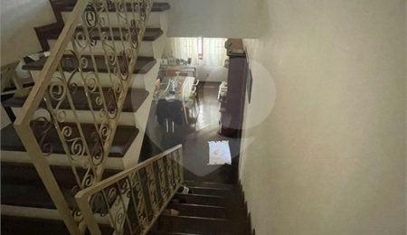 Sobrado à venda com 3 quartos, sendo 1 suíte,  em Jardim Regina, Indaiatuba, SP