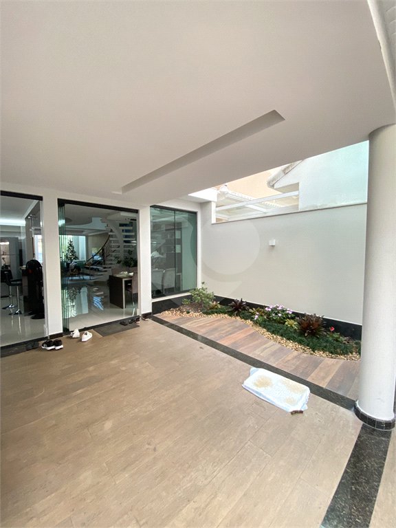 Casa à venda com 4 quartos, sendo 2 suítes, no condomínio Golden Village, Rio de Janeiro - RJ