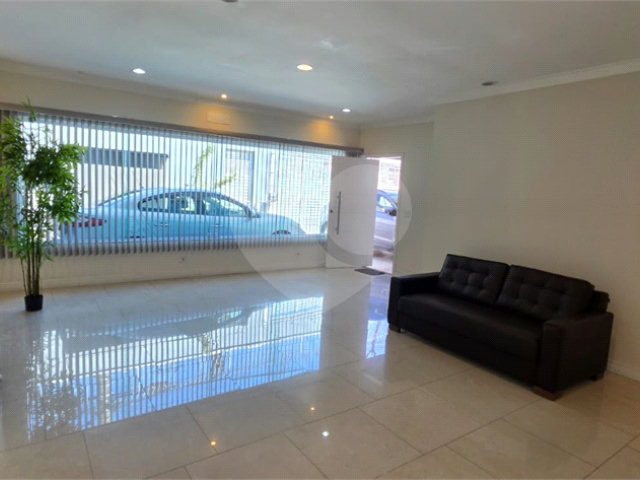 Casa Térrea à venda ou para alugar com 8 quartos, sendo 4 suítes,  em Vila Pereira Barreto, São Paulo, SP