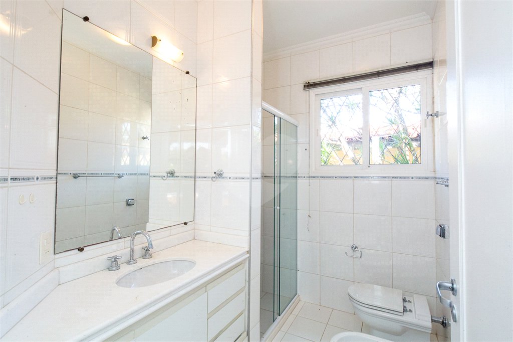 Sobrado à venda com 5 quartos, sendo 3 suítes, em Alto da Boa Vista, São Paulo, SP