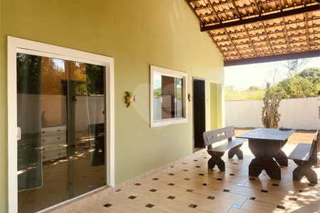 Casa em condomínio para alugar com 2 quartos, sendo 1 suíte, em Caravelas, Armação dos Búzios, RJ