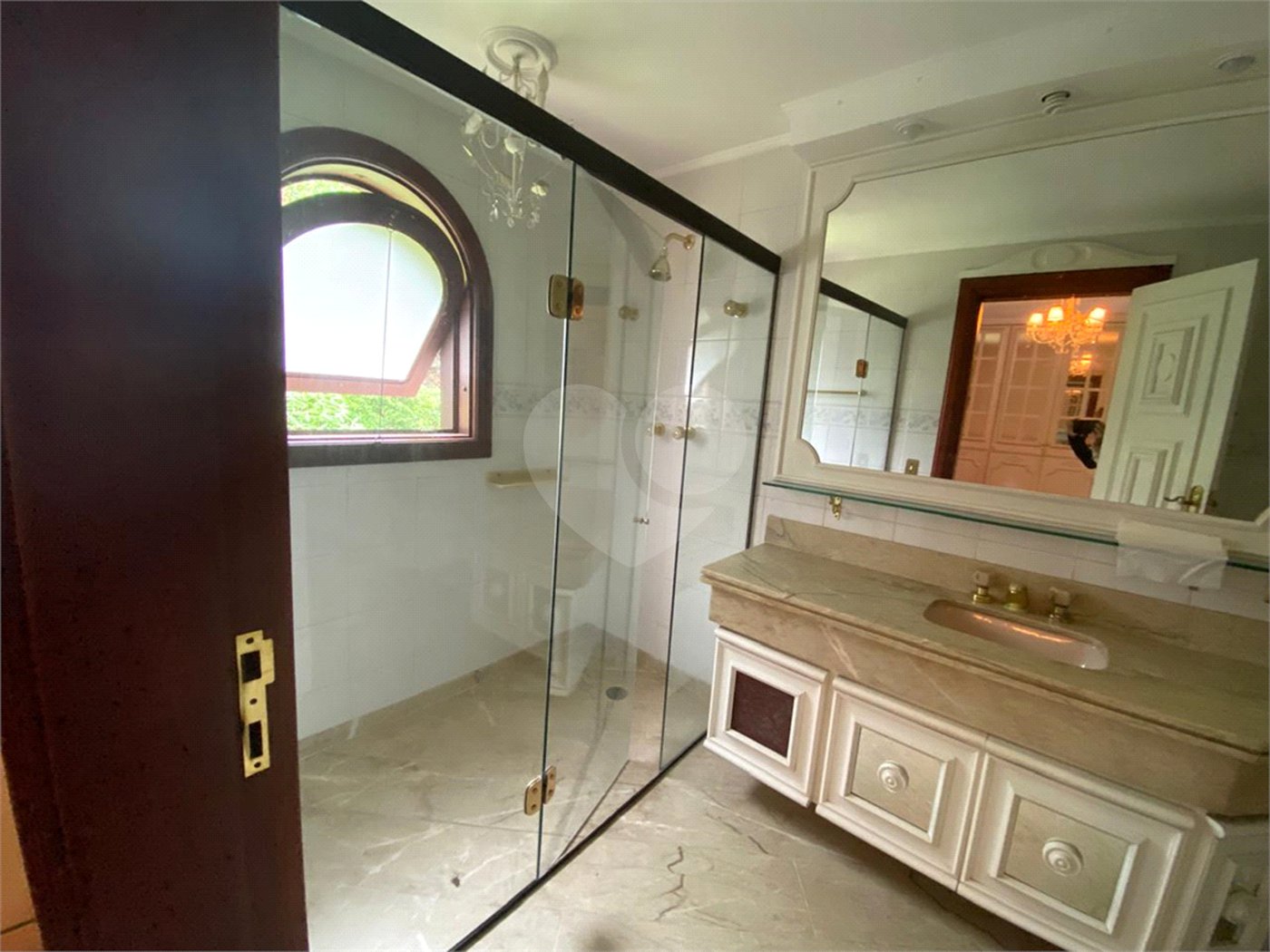 Casa à venda ou para alugar com 5 quartos, sendo 3 suítes,  em Fazenda Morumbi, São Paulo, SP