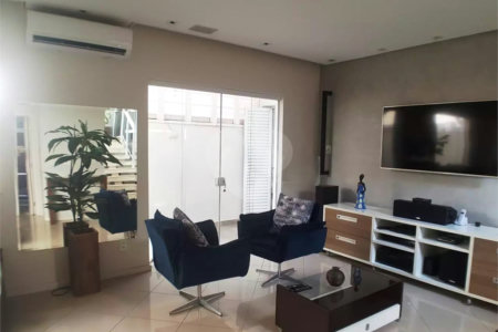 Casa à venda com 4 quartos, sendo 2 suítes, no condomínio Residencial Jardim das Palmeiras, Vinhedo - SP
