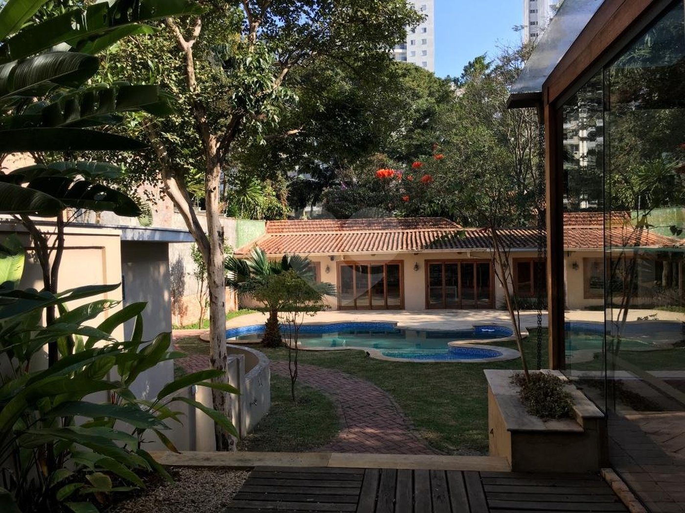 Sobrado à venda ou para alugar com 4 suítes em Alto da Boa Vista, São Paulo, SP