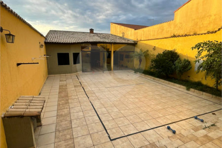 Sobrado à venda com 4 quartos, sendo 1 suíte, em Vila Áurea, Poá, SP