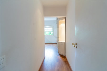 Casa à venda com 4 quartos, sendo 2 suítes,  no condomínio Vila das Flores, São Paulo - SP