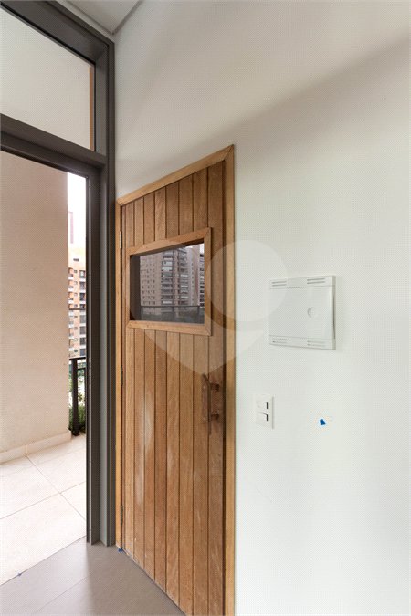 Apartamento à venda ou para alugar com 3 suítes em Moema, São Paulo, SP