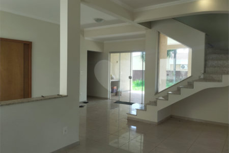 Sobrado à venda com 4 quartos, sendo 3 suítes, em Altos do Jaraguá, Araraquara, SP