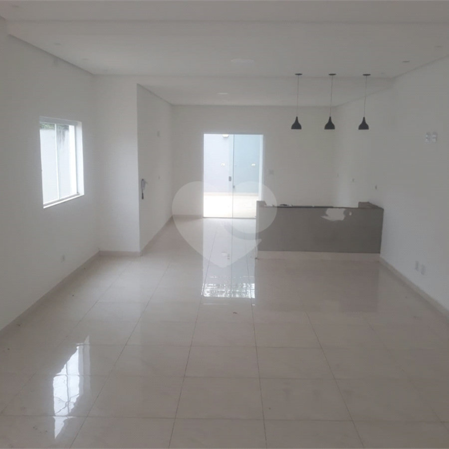 Sobrado à venda com 3 quartos, sendo 1 suíte, em Jardim Vitória, Mairinque, SP