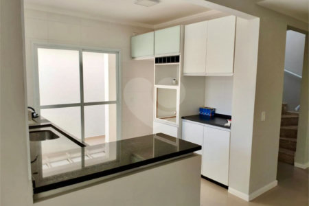 Casa à venda com 3 quartos, sendo 1 suíte, no condomínio Residencial Rio Preto Village, Atibaia - SP