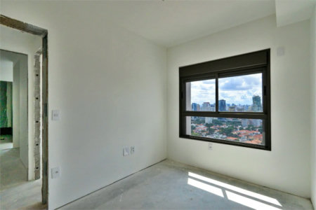 Apartamento à venda com 4 quartos, sendo 2 suítes,  em Jardim das Acácias, São Paulo, SP