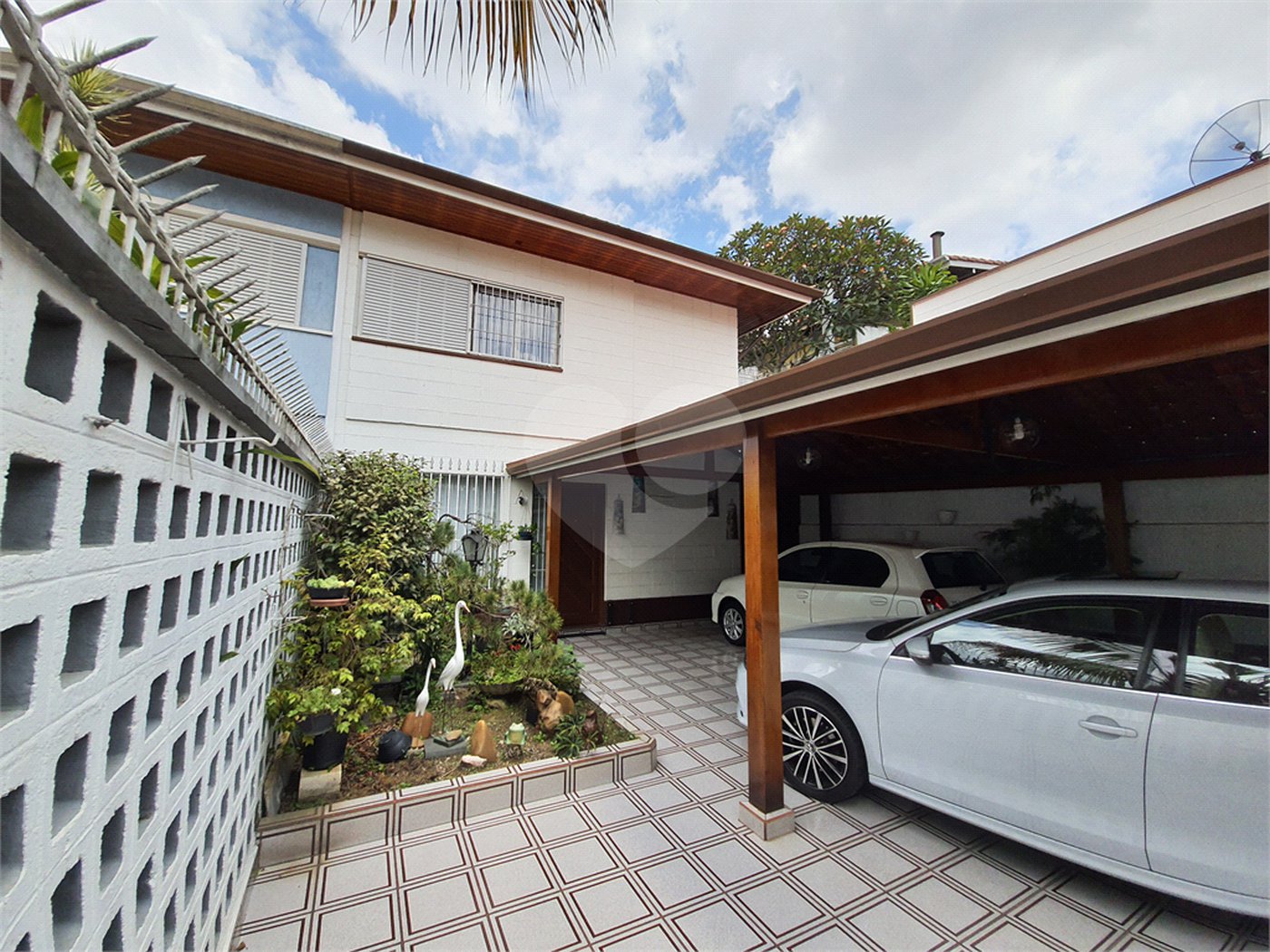 Sobrado à venda com 3 quartos, sendo 1 suíte,  em Jardim Rizzo, São Paulo, SP