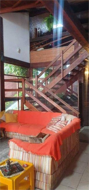 Casa à venda com 3 quartos, sendo 1 suíte, no condomínio Terras de São Francisco, Vinhedo - SP
