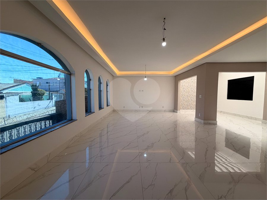 Casa à venda com 5 quartos, sendo 4 suítes, em Vila Rosália, Guarulhos, SP