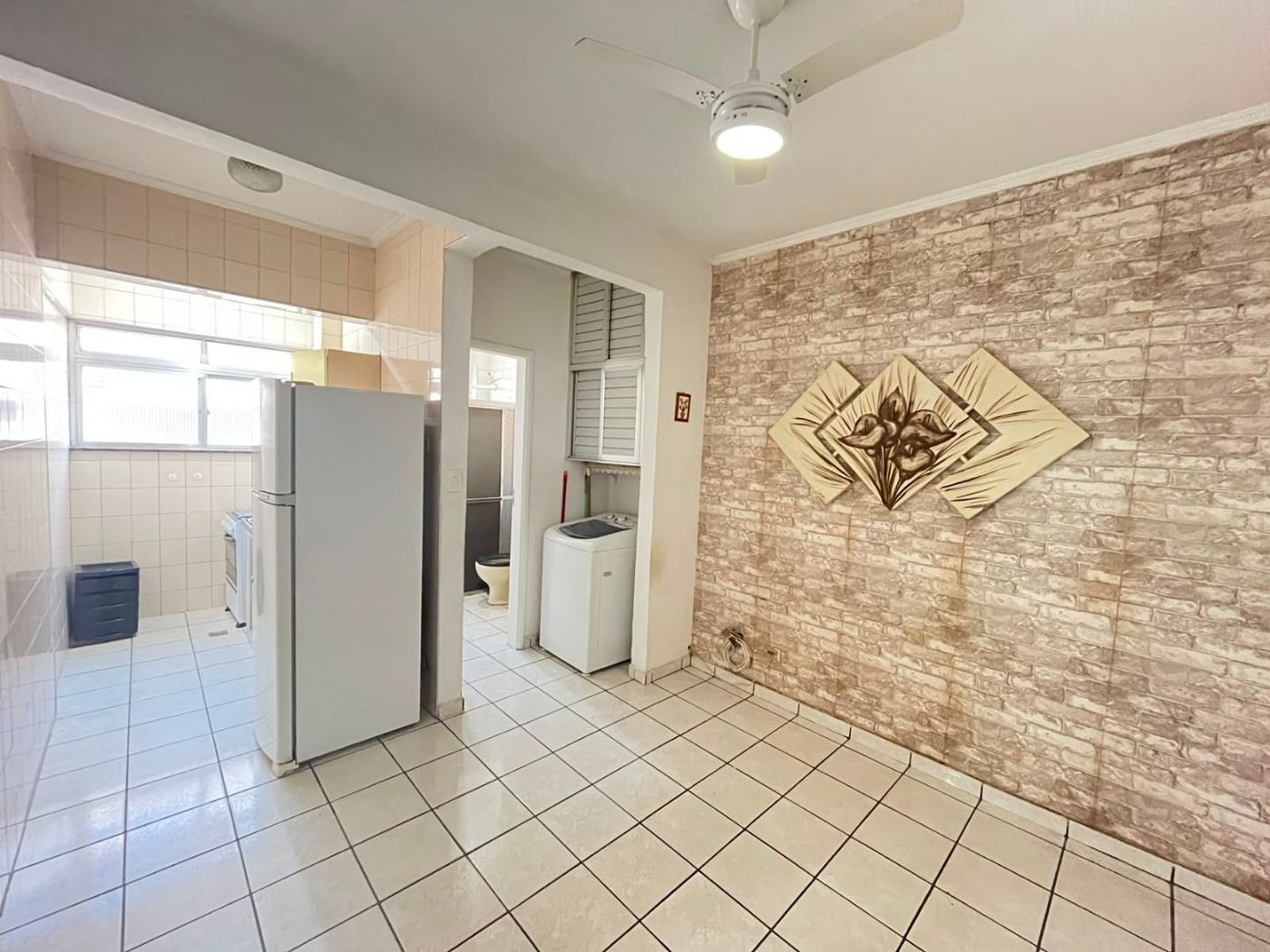 Apartamento na Quadra da Praia na Ponta da Praia – Andar Alto | Excelente Oportunidade em Santos!