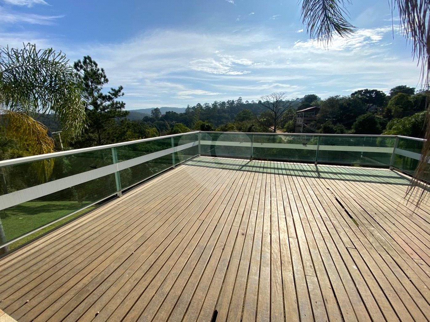 Casa à venda com 5 quartos, sendo 4 suítes, no condomínio Vilarejo Estoril, Mairiporã - SP