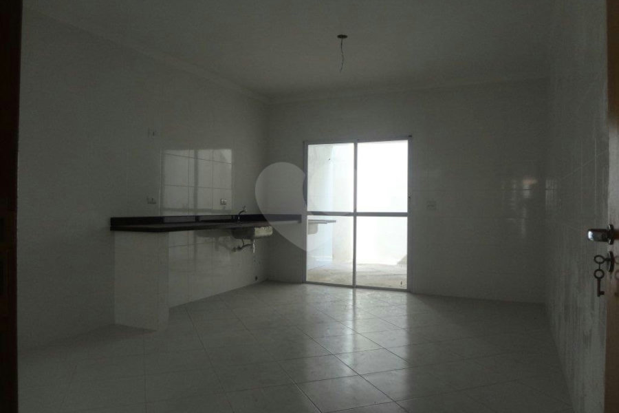 Sobrado à venda com 3 suítes em Vila Romero, São Paulo, SP