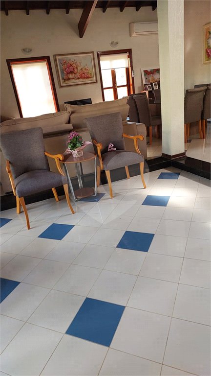 Casa à venda com 3 quartos, sendo 2 suítes, no condomínio Vinhas da Vista Alegre - Lado Sede, Vinhedo - SP