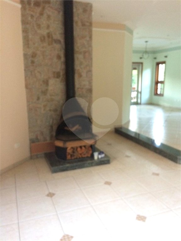 Casa à venda com 4 quartos, sendo 2 suítes, no condomínio Flamboyant, Atibaia - SP