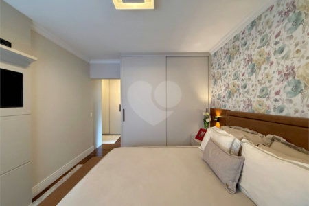 Apartamento à venda com 3 suítes em Campo Belo, São Paulo, SP