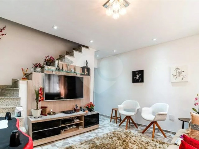 Casa à venda com 2 suítes no condomínio Lauro Korte, São Paulo - SP