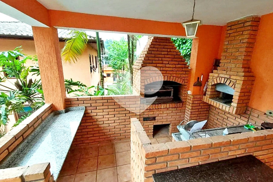 Casa à venda com 4 quartos, sendo 2 suítes, no condomínio Parque Imperial da Cantareira, Mairiporã - SP