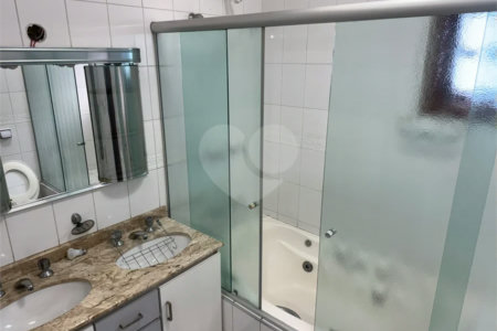 Sobrado à venda ou para alugar com 3 suítes em Vila Sônia, São Paulo, SP