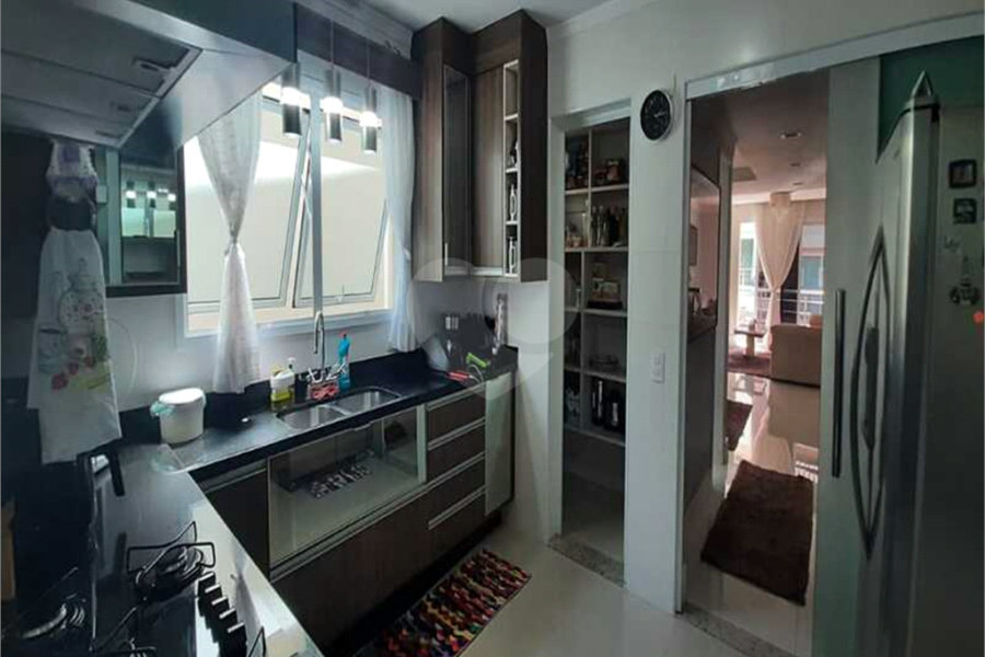 Casa à venda com 4 quartos, sendo 2 suítes, no condomínio Florada da Serra, São Paulo - SP