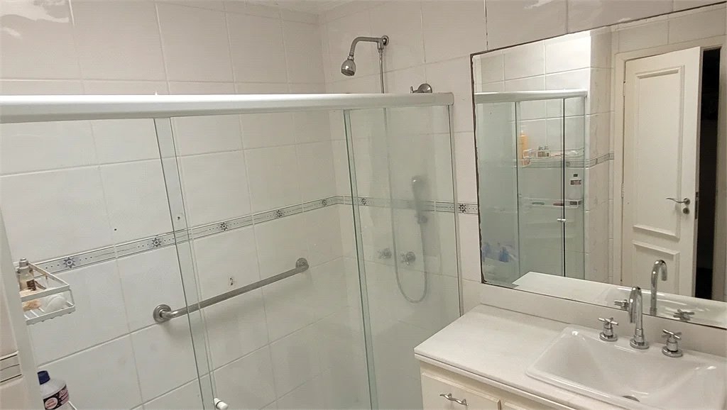 Sobrado à venda com 4 quartos, sendo 3 suítes, em Brooklin Paulista, São Paulo, SP