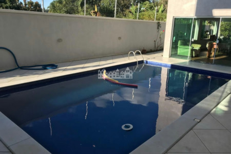 Casa à venda com 5 quartos, sendo 3 suítes, em Loteamento Jardim Morumbi, Atibaia, SP