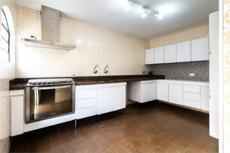 Sobrado à venda com 4 quartos, sendo 2 suítes,  em Alto de Pinheiros, São Paulo, SP