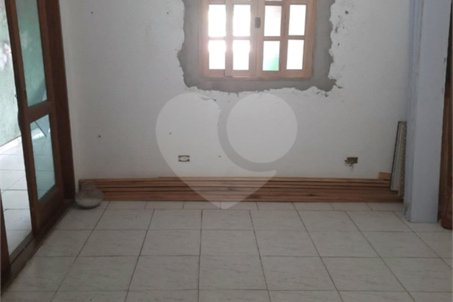 Sobrado à venda com 4 quartos, sendo 1 suíte, em Tremembé, São Paulo, SP