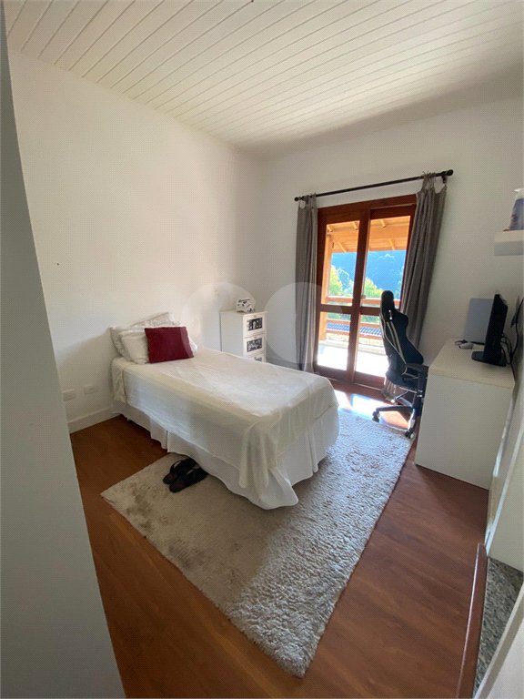 Casa à venda com 4 quartos, sendo 2 suítes, no condomínio Suíça da Cantareira, Mairiporã - SP