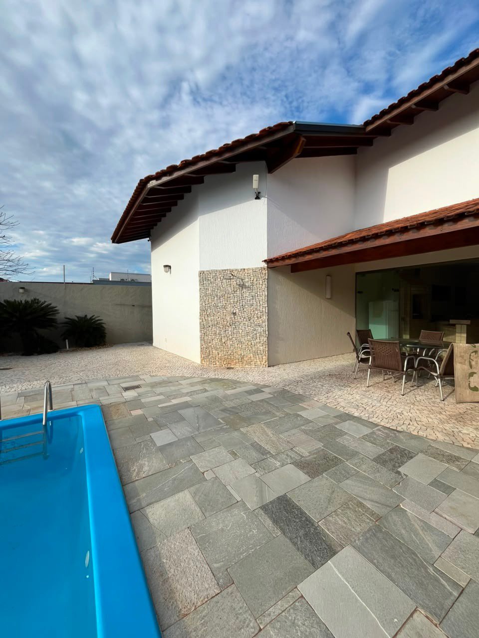 Casa à venda com 3 quartos, sendo 1 suíte,  em Santos Dumont, Três Lagoas, MS