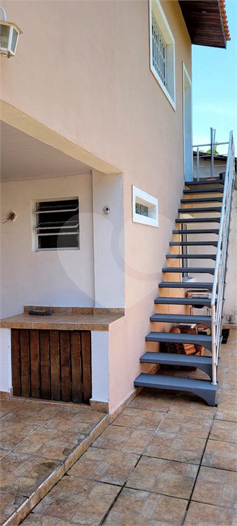 Casa à venda com 3 quartos, sendo 1 suíte,  no Centro, Guararema, SP