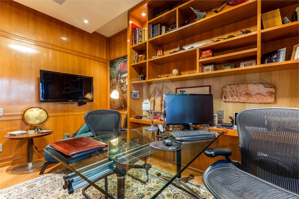 Apartamento à venda com 4 quartos, sendo 3 suítes, em Moema, São Paulo, SP