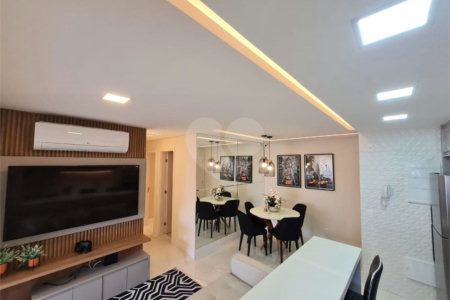 Apartamento à venda com 3 quartos, sendo 1 suíte,  em Vila Anastácio, São Paulo, SP