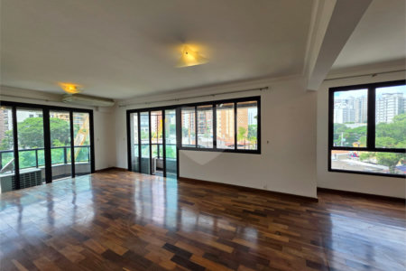 Apartamento à venda com 3 suítes em Vila Uberabinha, São Paulo, SP