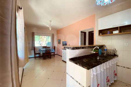 Casa em condomínio para alugar com 2 quartos, sendo 1 suíte, em Caravelas, Armação dos Búzios, RJ