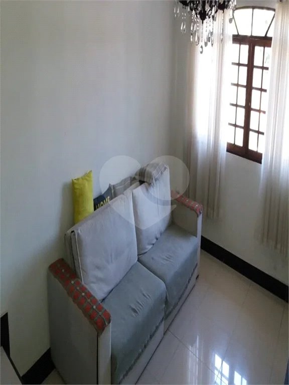 Sobrado à venda com 4 quartos, sendo 3 suítes, em Vila Irmãos Arnoni, São Paulo, SP