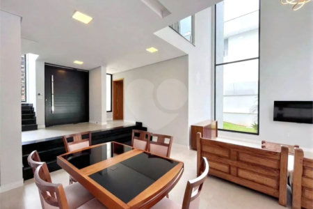 Casa à venda com 3 suítes no condomínio Ninho Verde II, Pardinho - SP