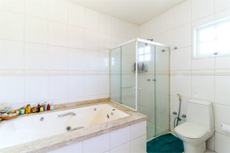 Sobrado à venda ou para alugar com 4 quartos, sendo 3 suítes, em Vila Madalena, São Paulo, SP