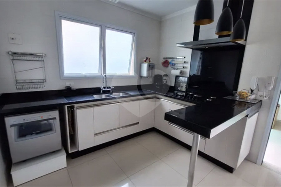 Casa à venda com 5 quartos, sendo 2 suítes,  no condomínio Floradas da Serra, São Paulo - SP