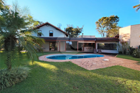 Casa à venda com 7 quartos, sendo 4 suítes, no condomínio Riviera de Santa Cristina XIII, Paranapanema - SP
