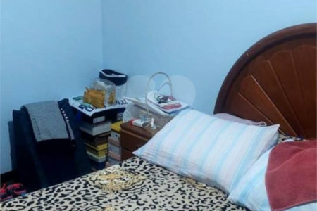 Sobrado à venda com 4 quartos, sendo 1 suíte, em Bosque da Saúde, São Paulo, SP