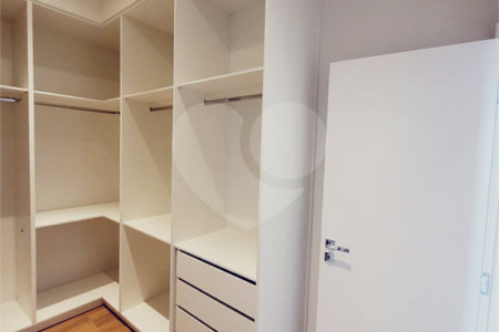 Casa à venda com 4 quartos, sendo 3 suítes, no condomínio Villa Sapezal, Indaiatuba - SP